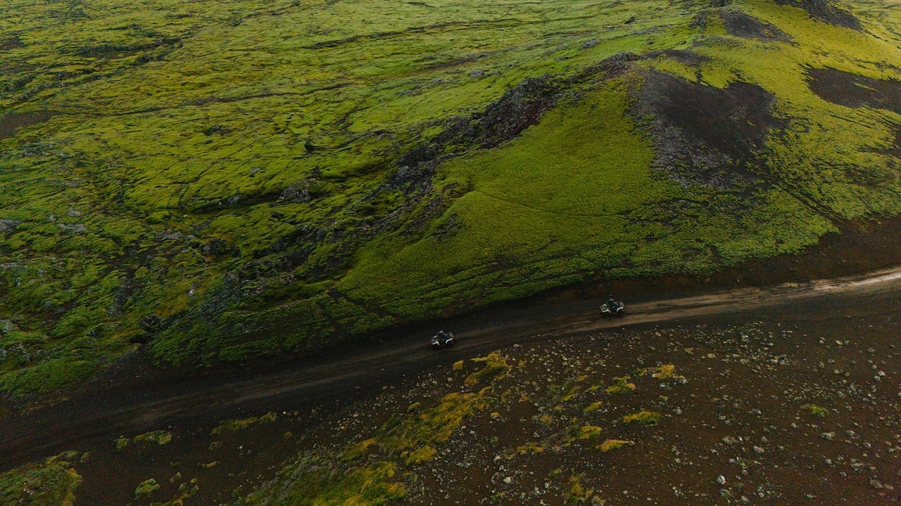 Un champs, le terrain de jeu parfait pour un VTT ou VCC de Can-Am
