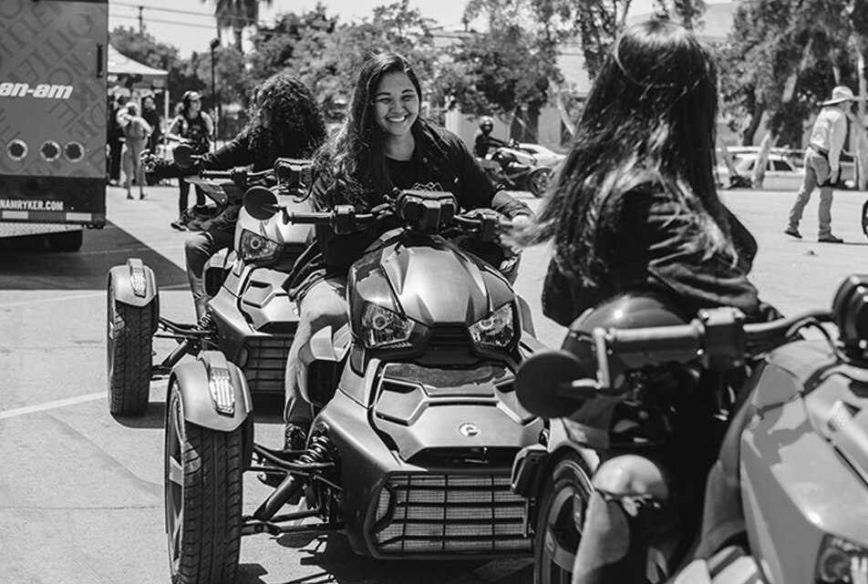 Trois femmes sur leur 3-roues de Can-Am