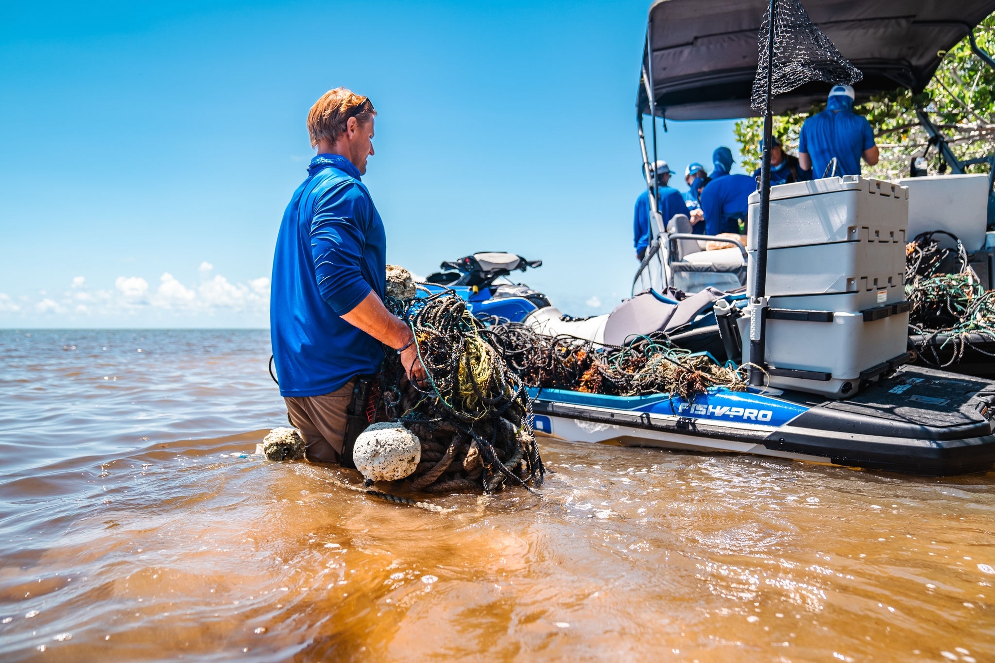 L'organisme 4Ocean qui utilise des motomarines Sea-Doo pour nettoyer les océans