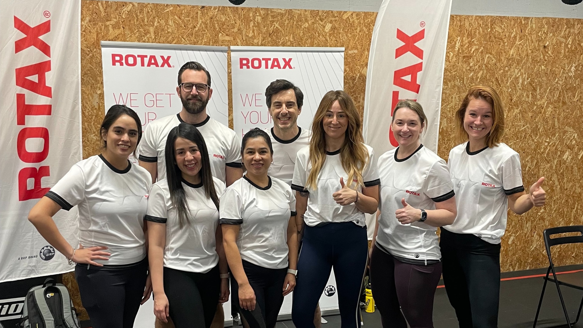 El equipo Rotax de Austria participando en la actividad.