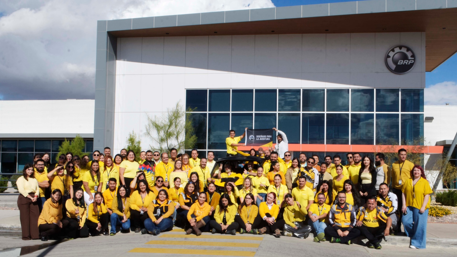 Empleado participando en la iniciativa Ride out en México.