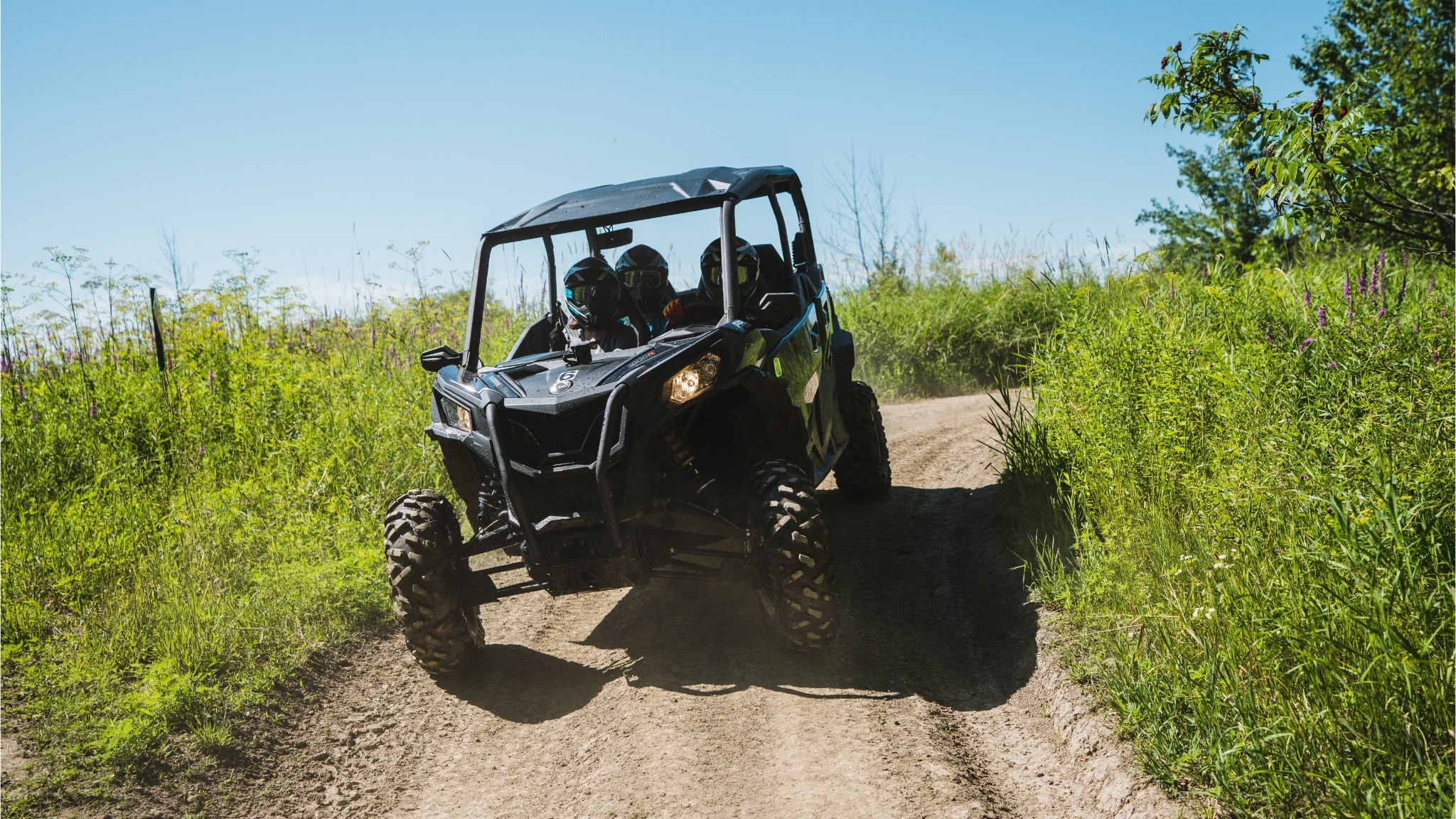 Can-Am Defender SxS en el campo