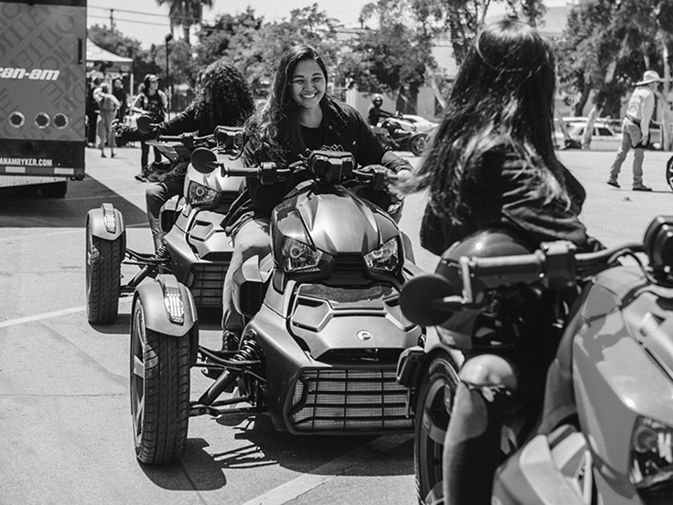 Trois femmes sur leur 3-roues de Can-Am